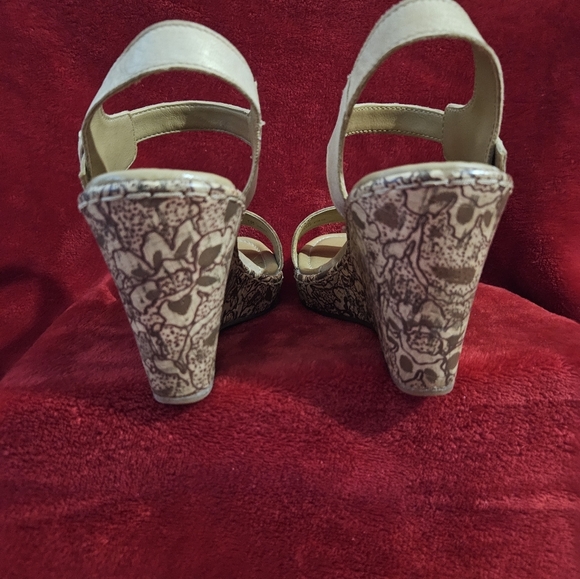 BOC Women Leather Platform Wedge Heel Sandal-Size 7M, Color-Stone/Beige - Picture 6 of 10